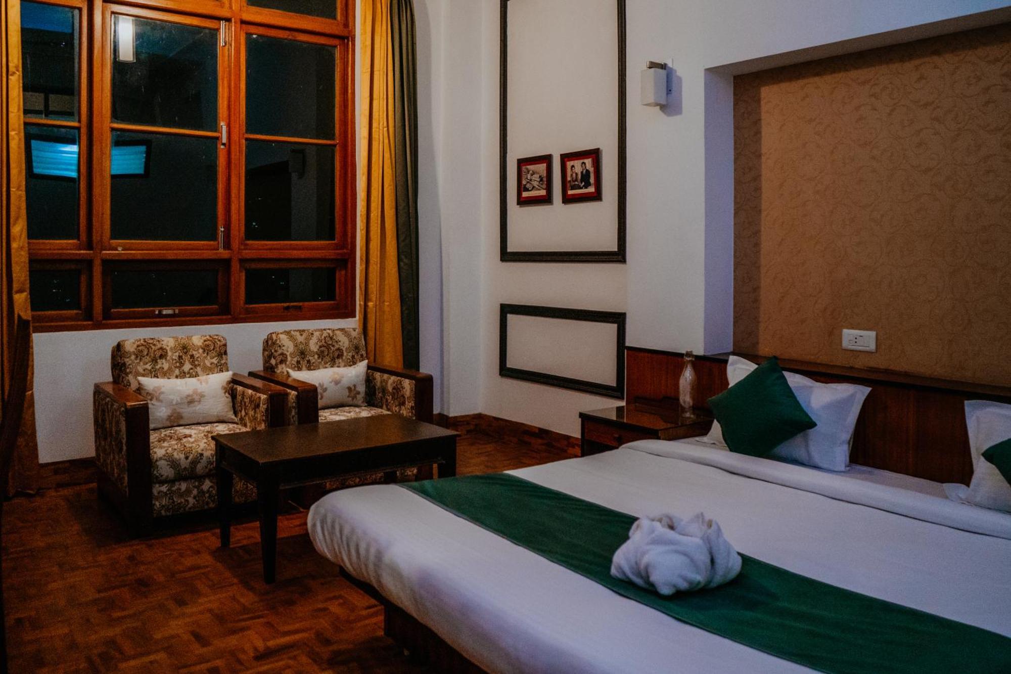 Отель Tashi Palace Гангток Экстерьер фото