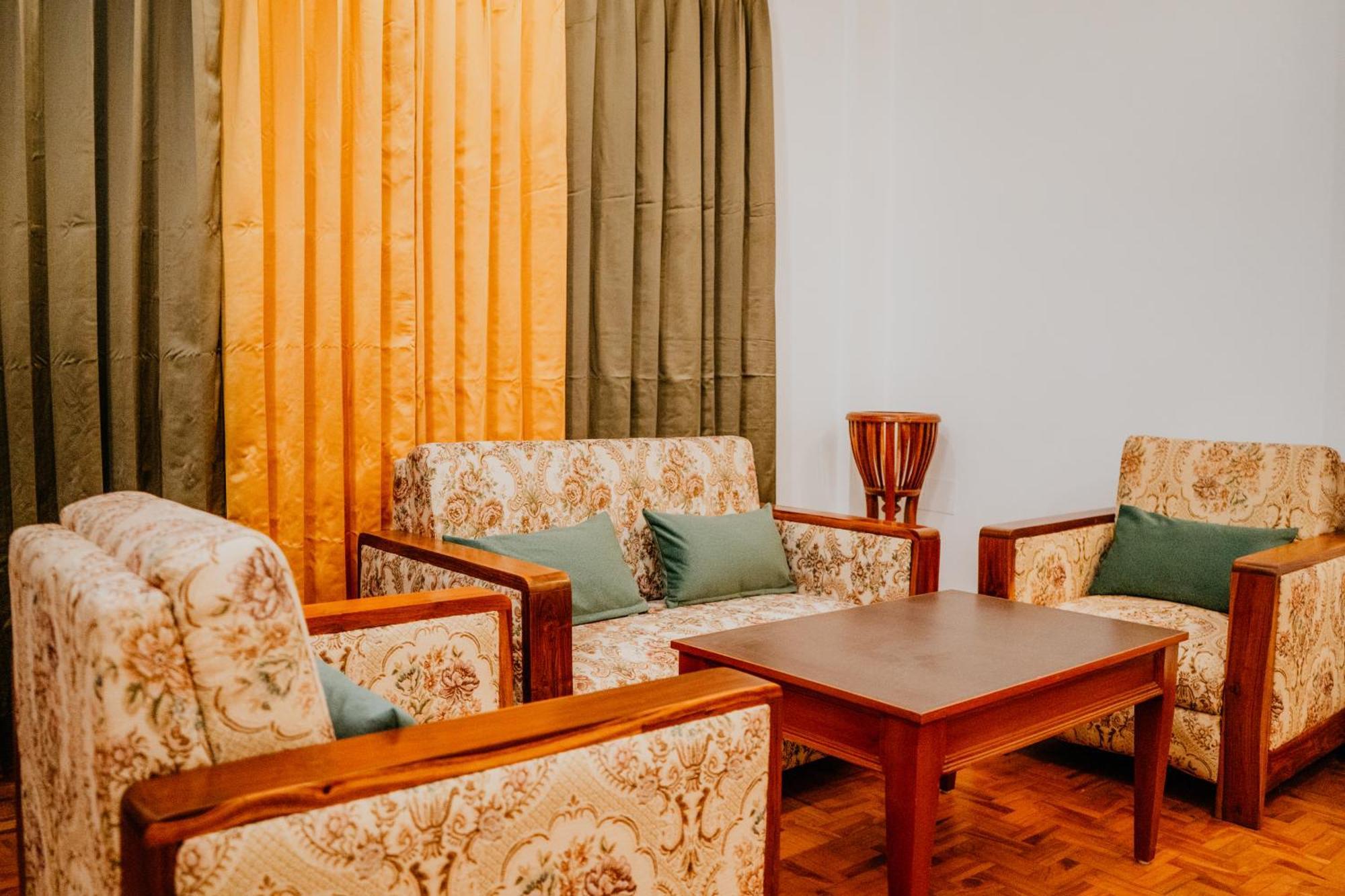 Отель Tashi Palace Гангток Экстерьер фото